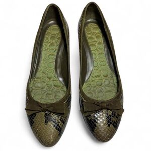 Vintage Coach Green Snakeskin Kitten Heels Made in Italy Bow Detail Size 6B